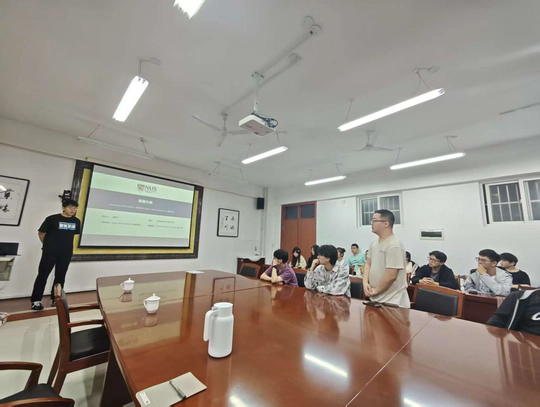 周鹏飞博士应邀与智能信息处理实验室研究生开展专题交流